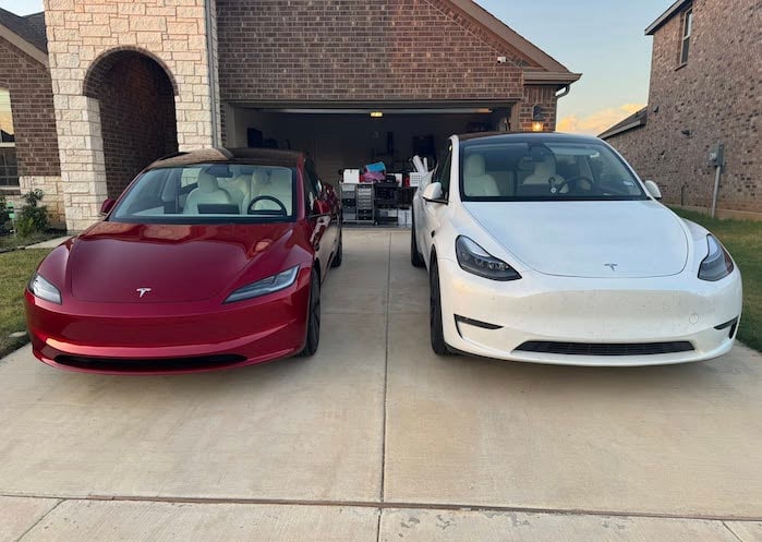 Tesiel Modelo 3 de Samuel desde 2025 en estacionamiento con la modelo Tesla Y de su esposa